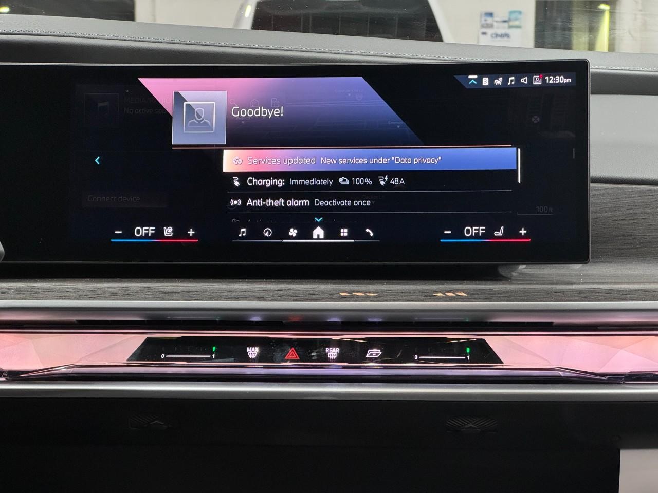 BMW i7 Vehicle Full-screen Gallery Image 14