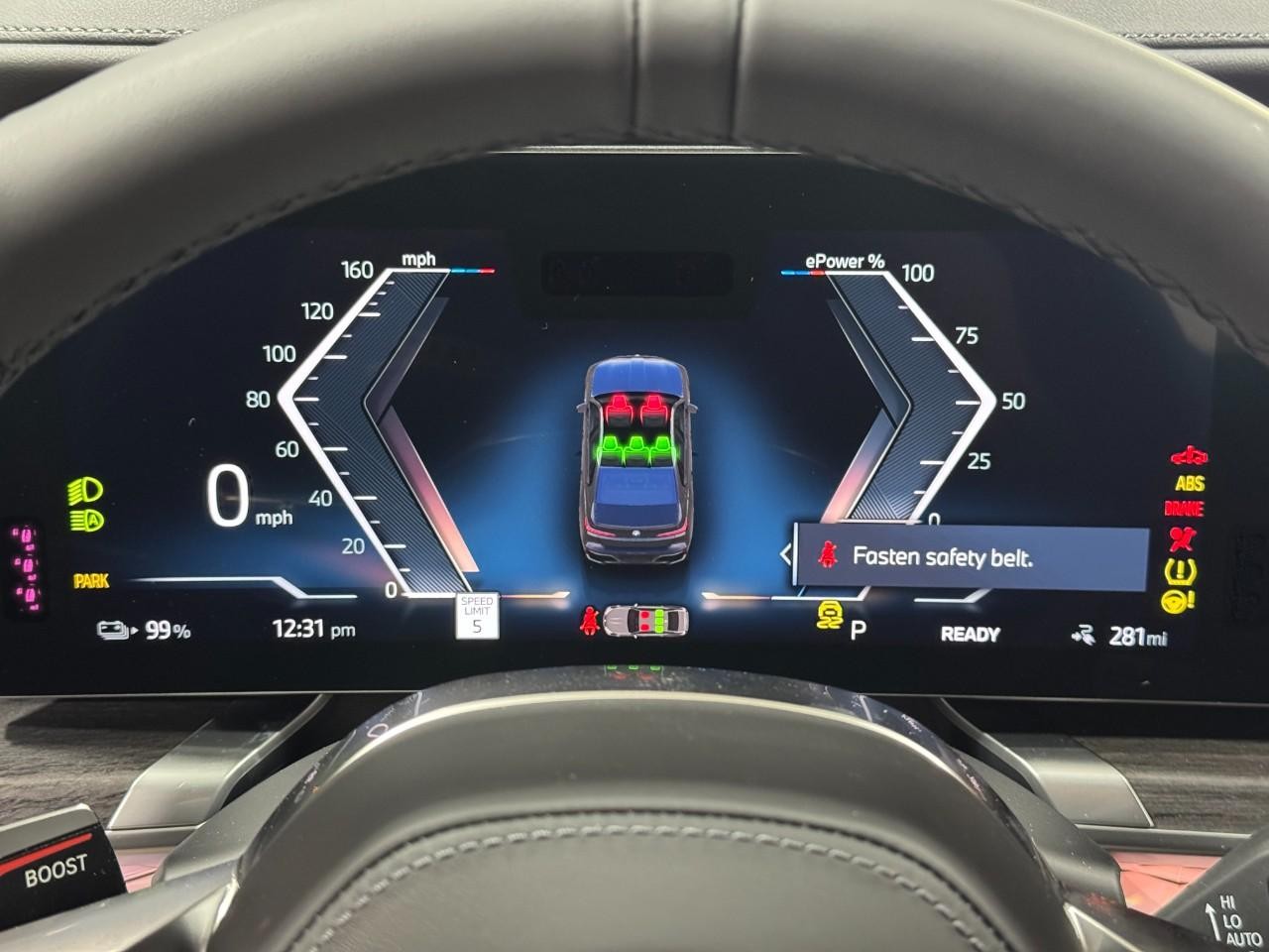 BMW i7 Vehicle Full-screen Gallery Image 30