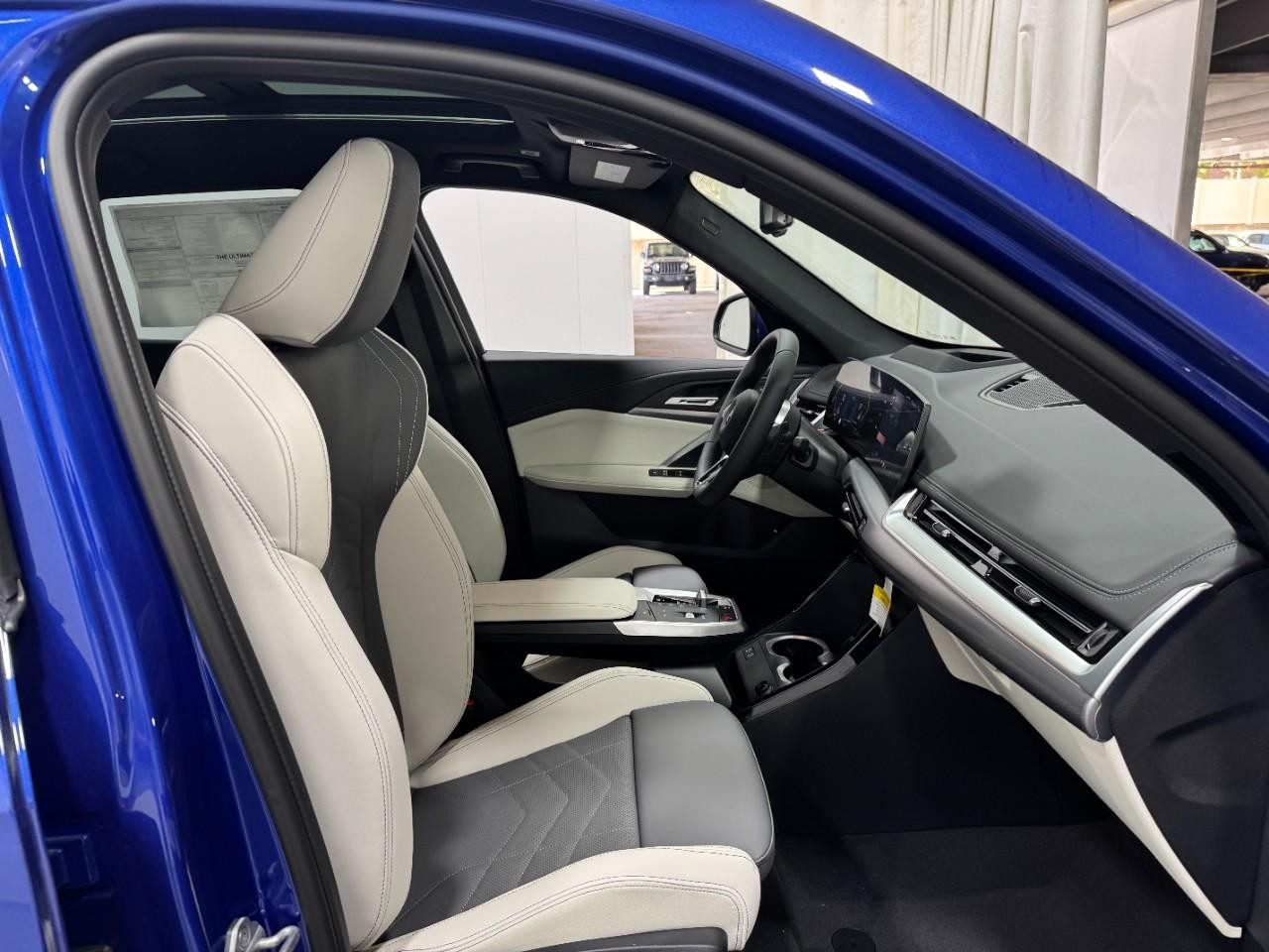 BMW X1 Vehicle Full-screen Gallery Image 17