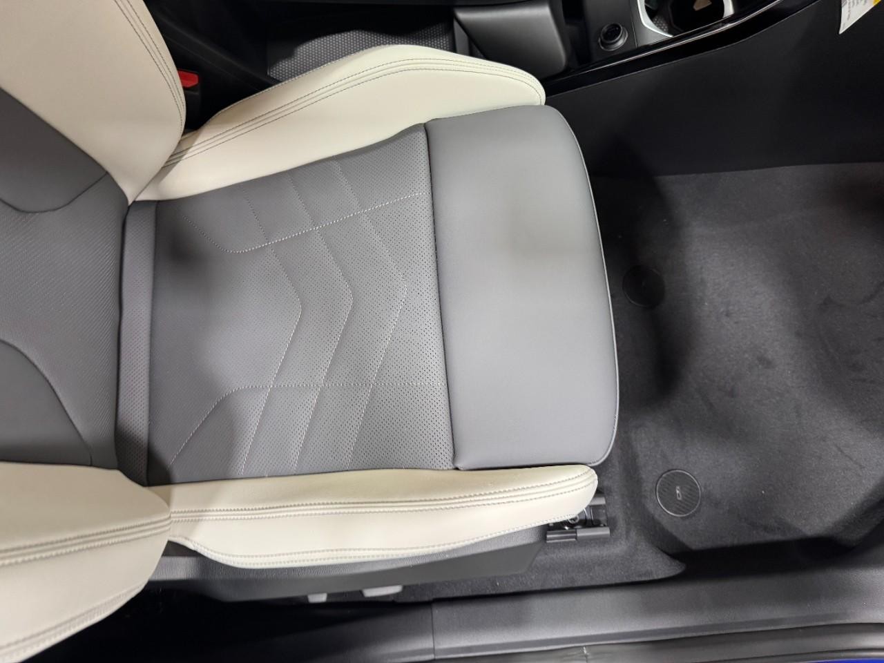 BMW X1 Vehicle Full-screen Gallery Image 18