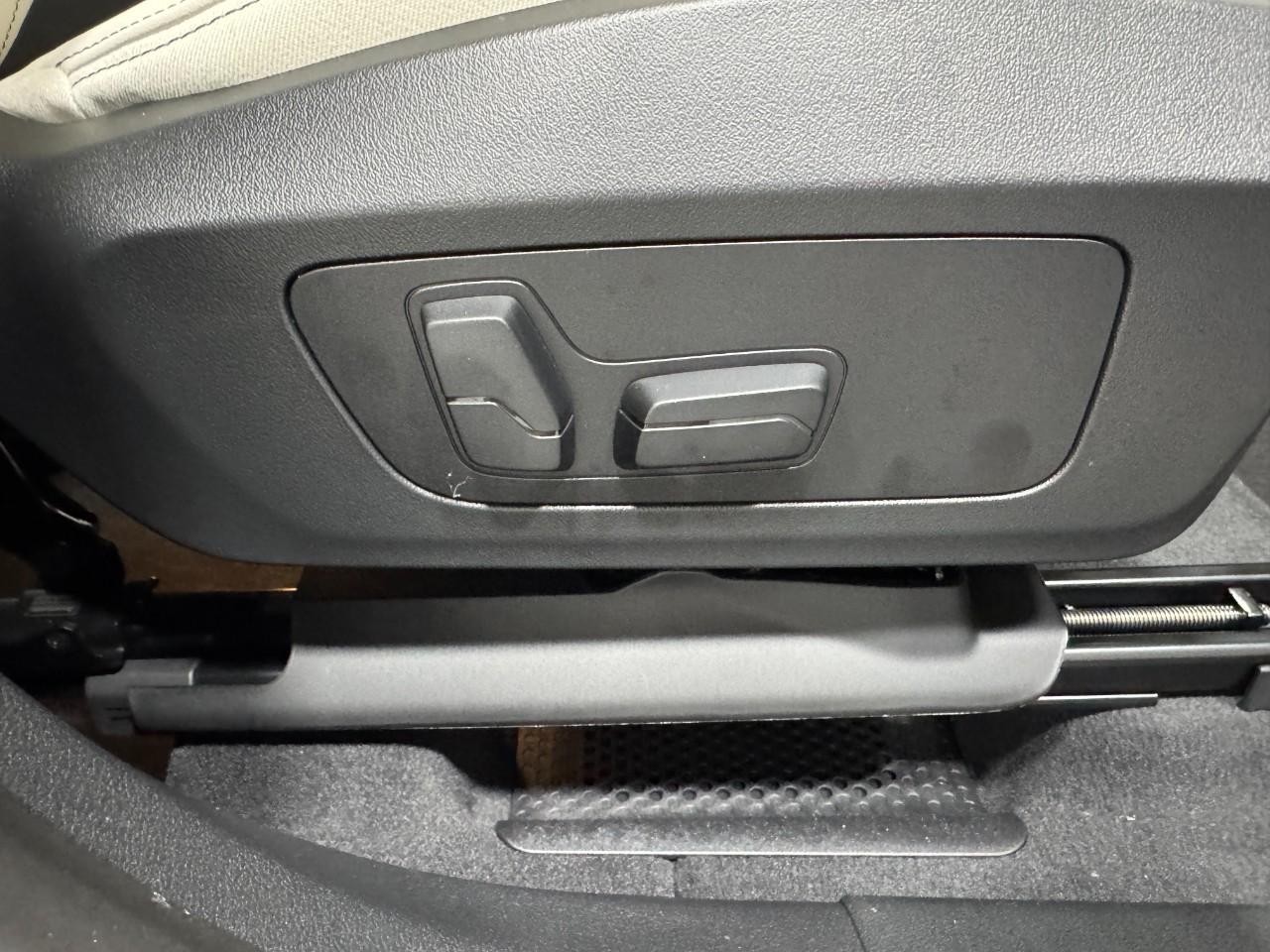 BMW X1 Vehicle Full-screen Gallery Image 19