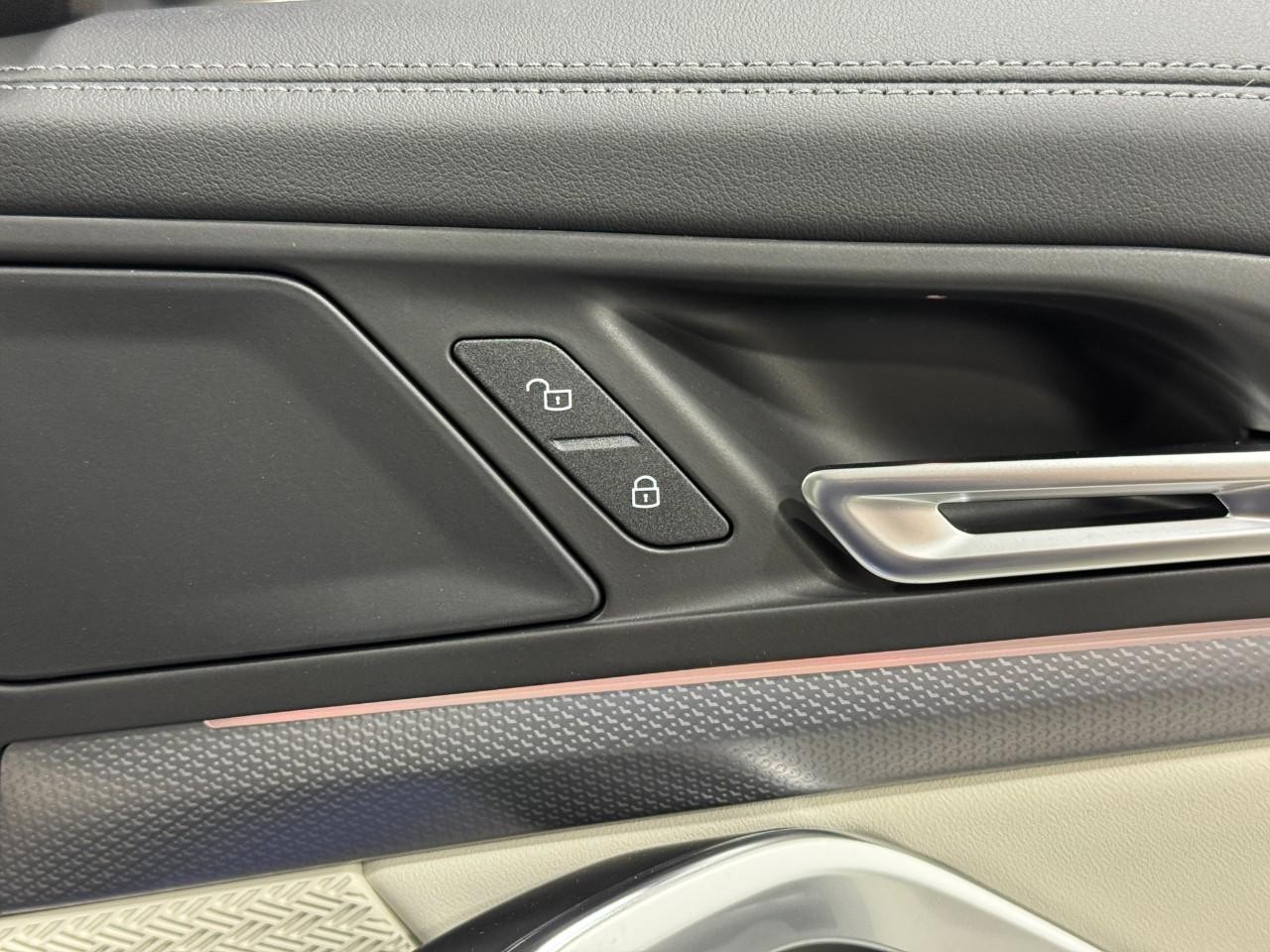 BMW X1 Vehicle Full-screen Gallery Image 20