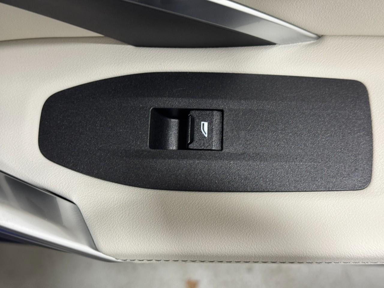 BMW X1 Vehicle Full-screen Gallery Image 21