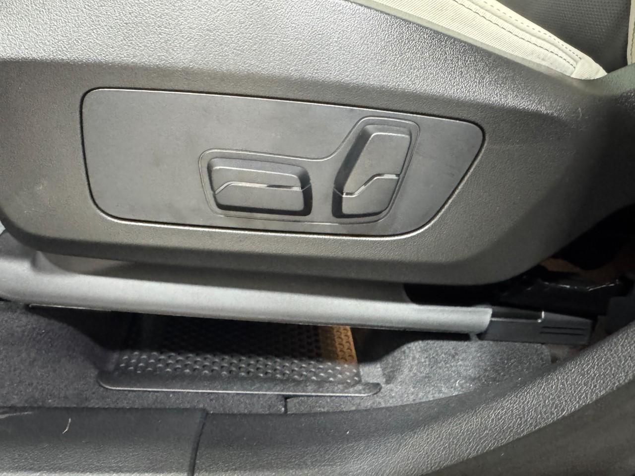 BMW X1 Vehicle Full-screen Gallery Image 27