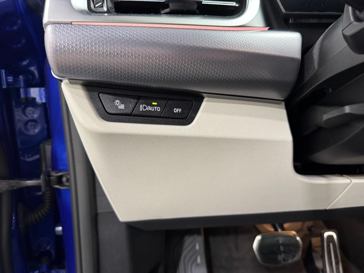 BMW X1 Vehicle Full-screen Gallery Image 28