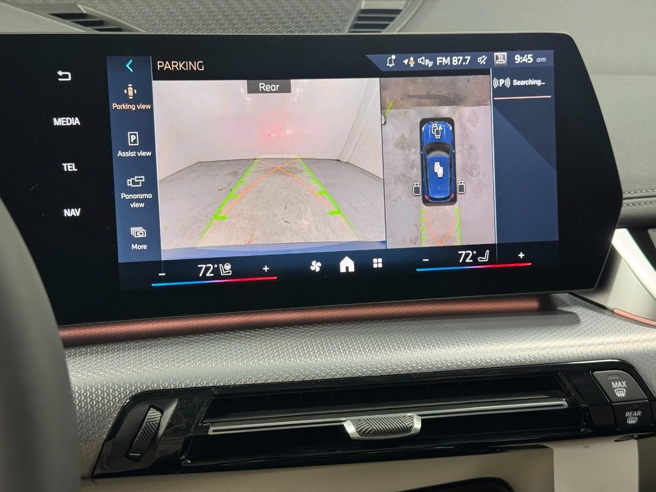 BMW X1 Vehicle Full-screen Gallery Image 32