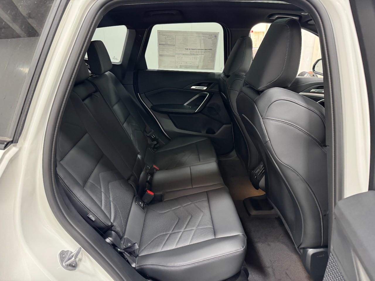 BMW X1 Vehicle Full-screen Gallery Image 10