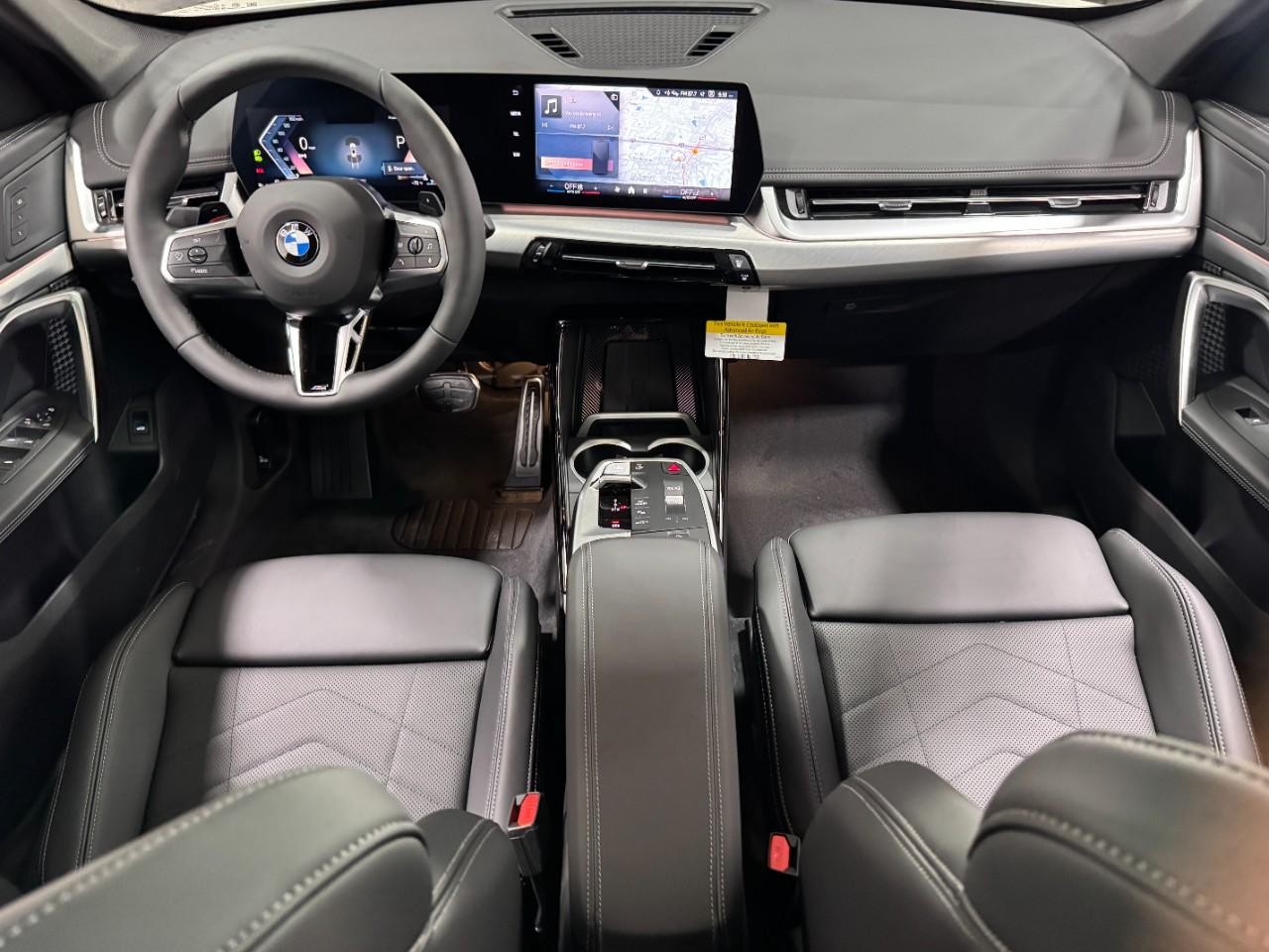 BMW X1 Vehicle Full-screen Gallery Image 12