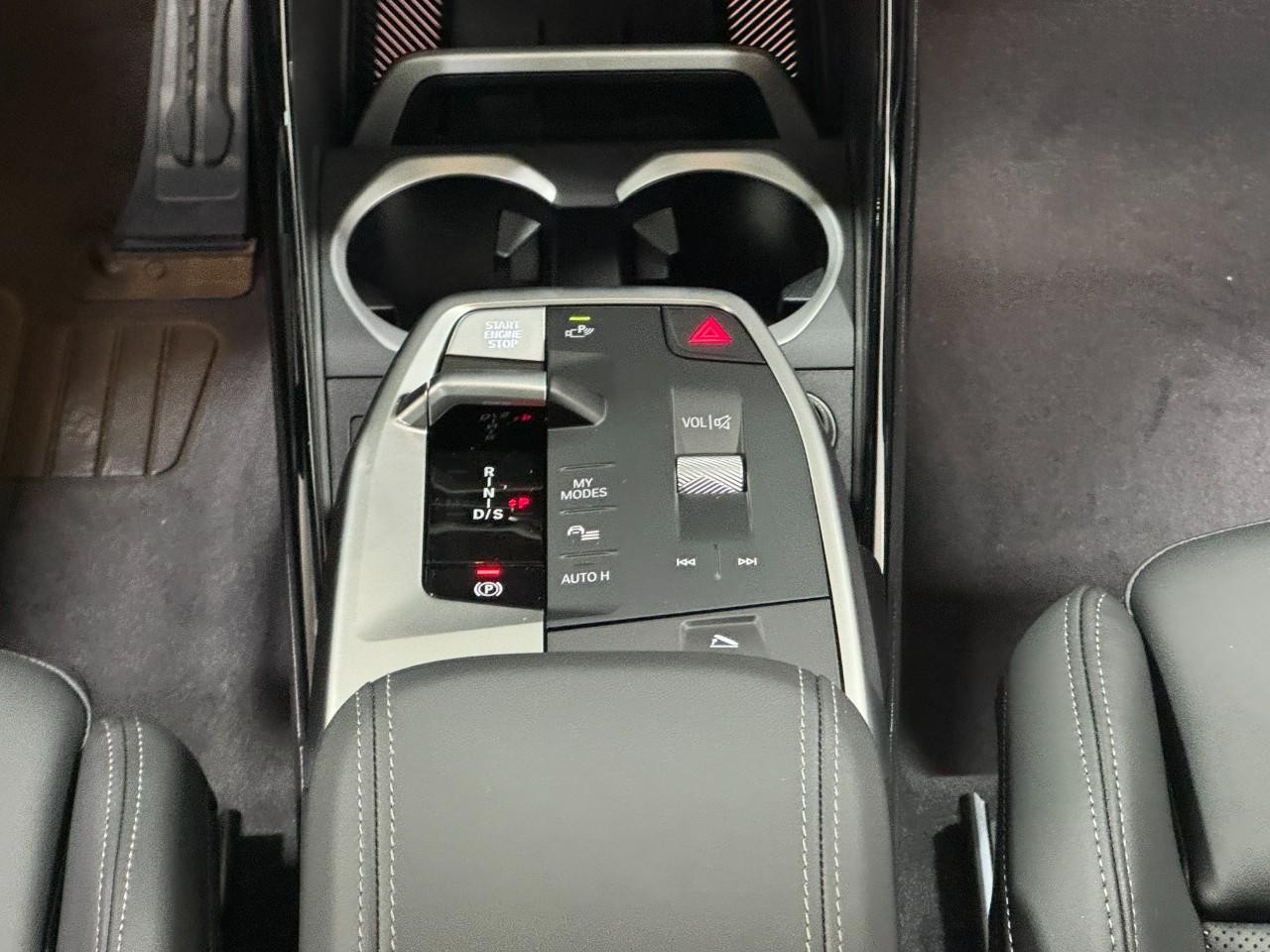 BMW X1 Vehicle Full-screen Gallery Image 15