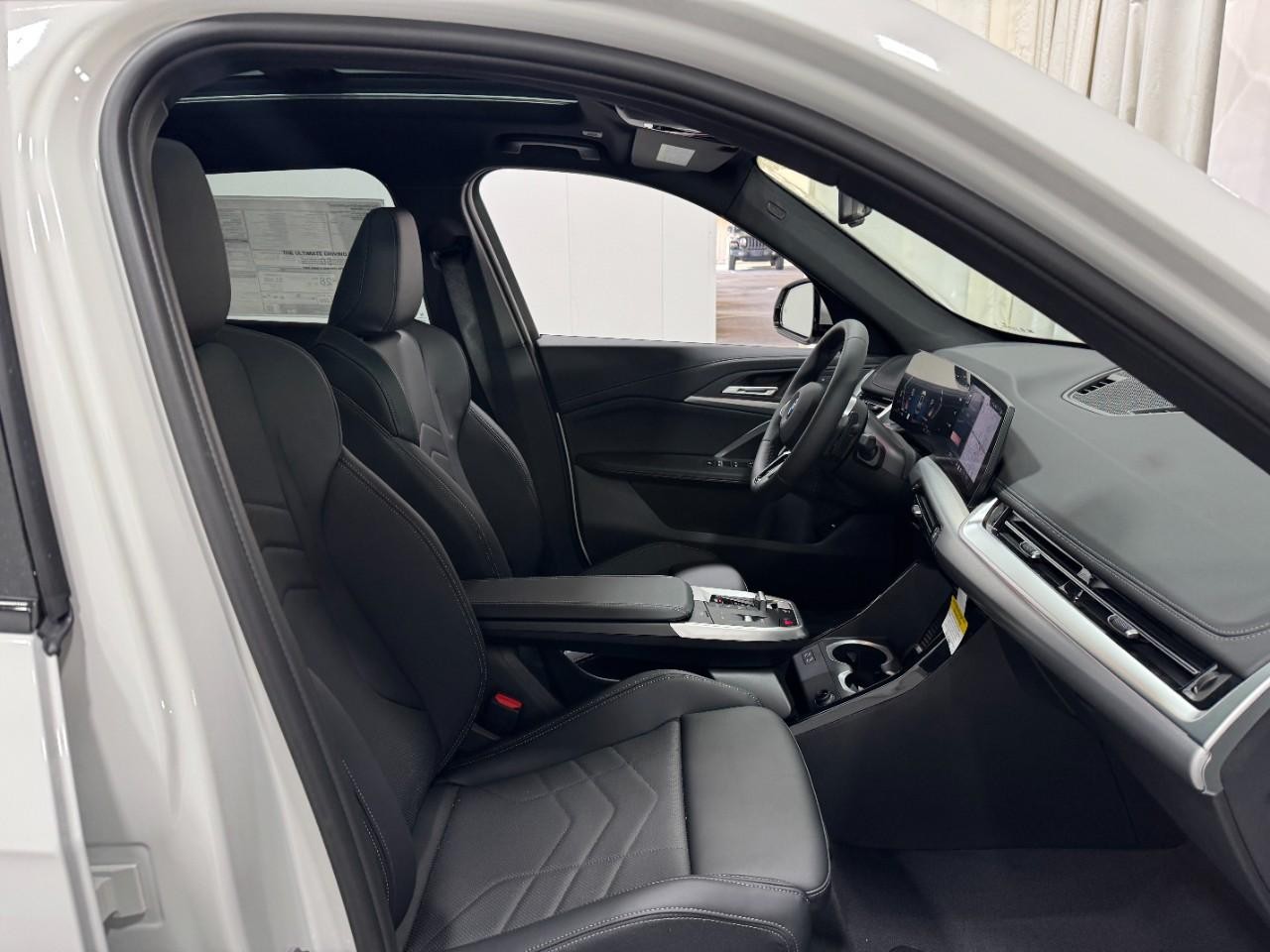 BMW X1 Vehicle Full-screen Gallery Image 17