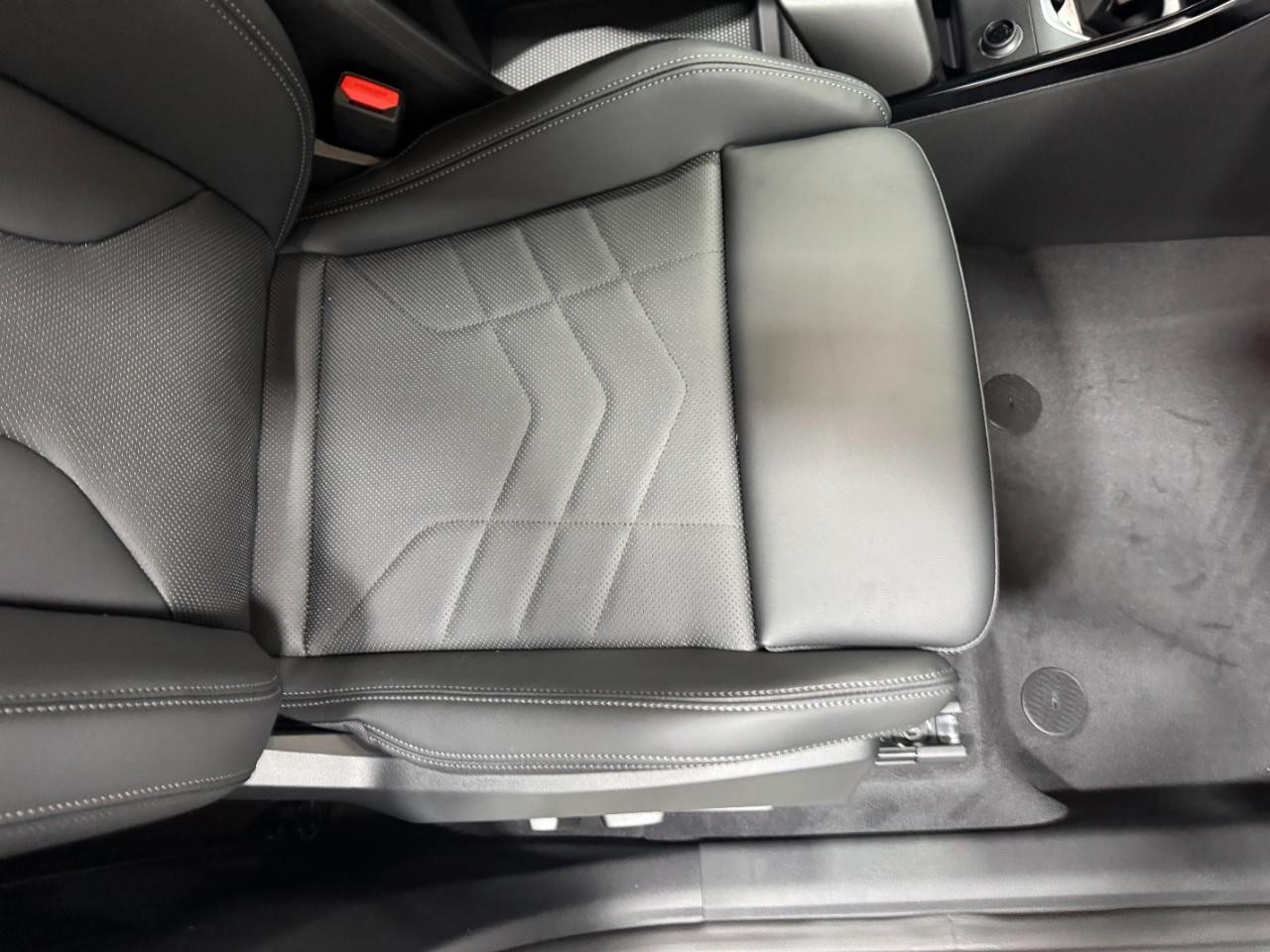 BMW X1 Vehicle Full-screen Gallery Image 18