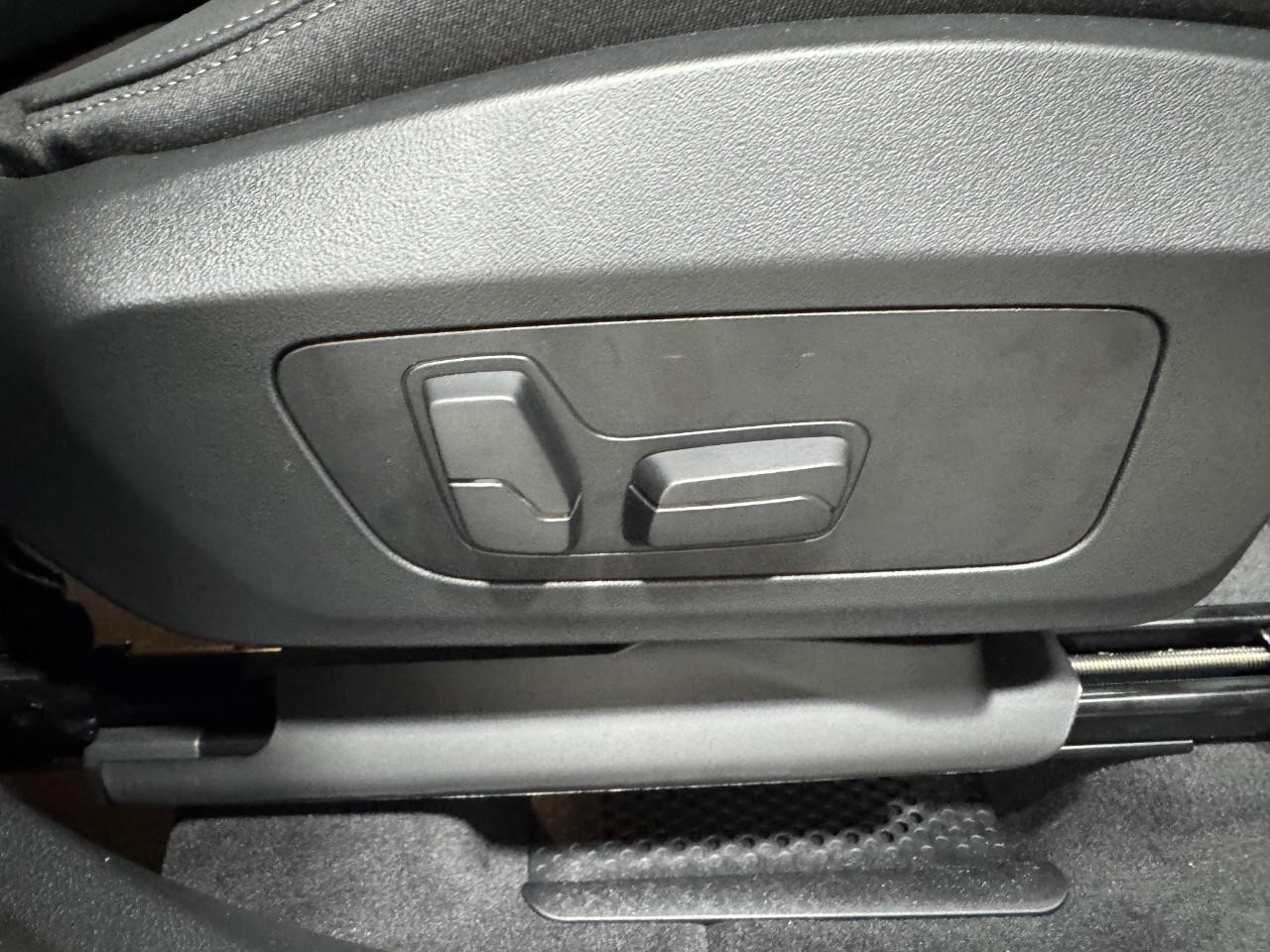 BMW X1 Vehicle Full-screen Gallery Image 19