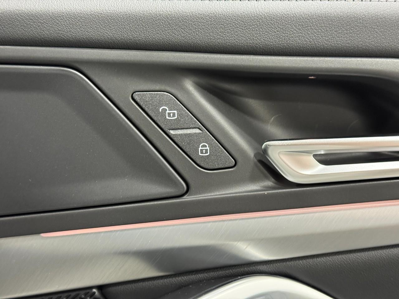 BMW X1 Vehicle Full-screen Gallery Image 20