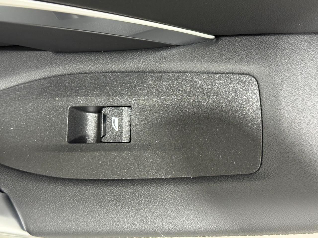 BMW X1 Vehicle Full-screen Gallery Image 21