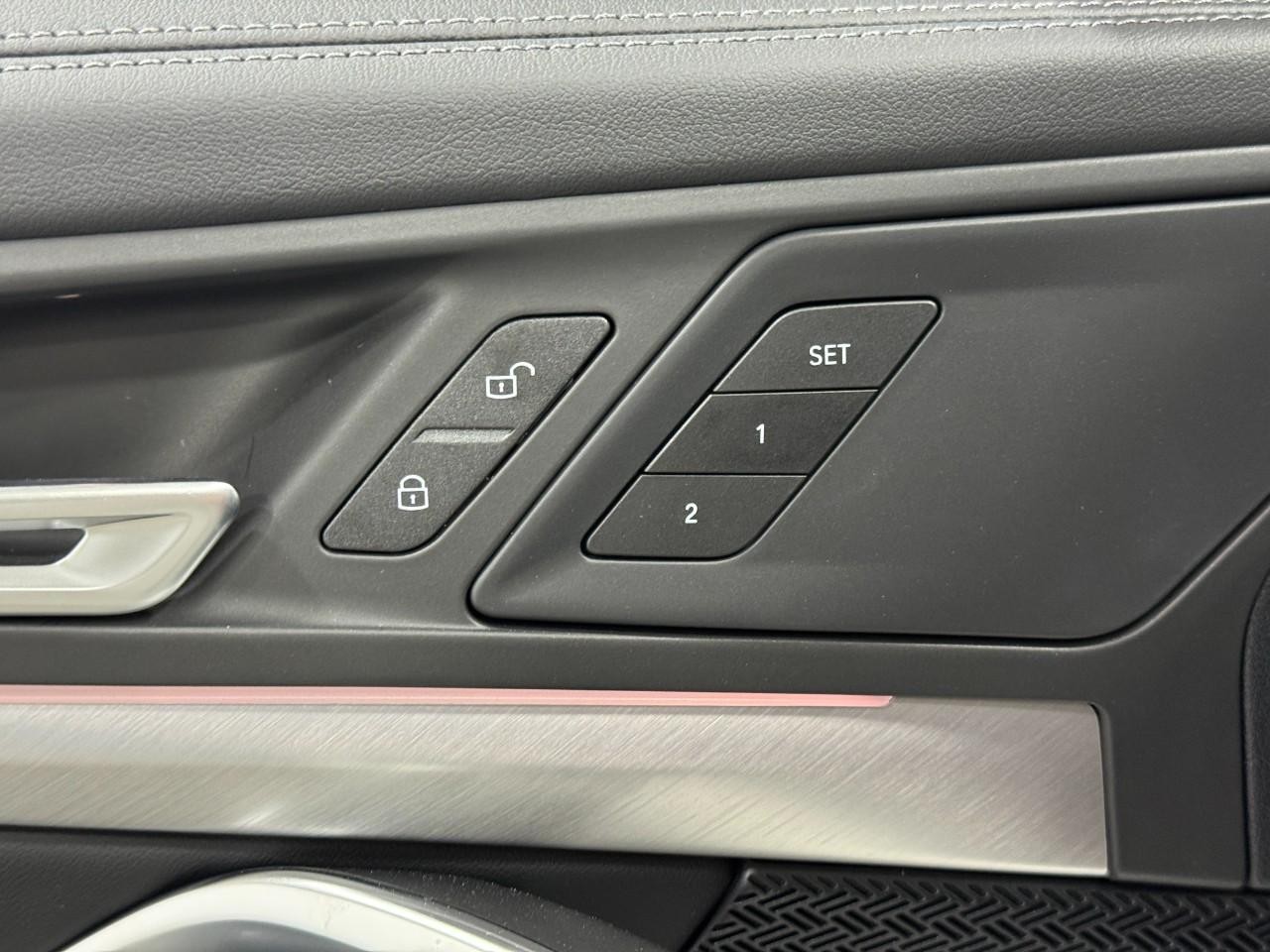 BMW X1 Vehicle Full-screen Gallery Image 22