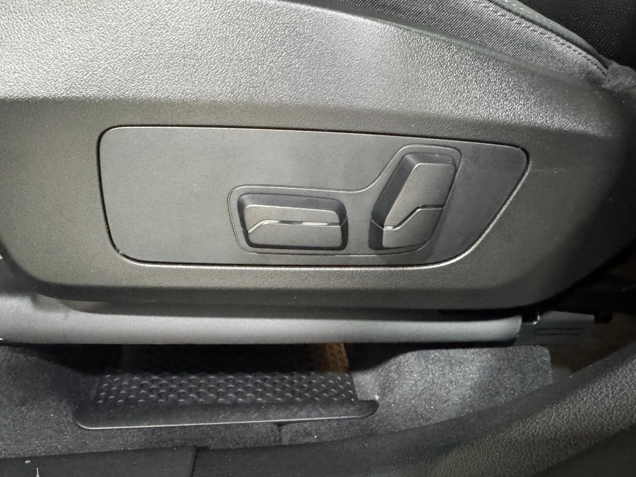 BMW X1 Vehicle Full-screen Gallery Image 27