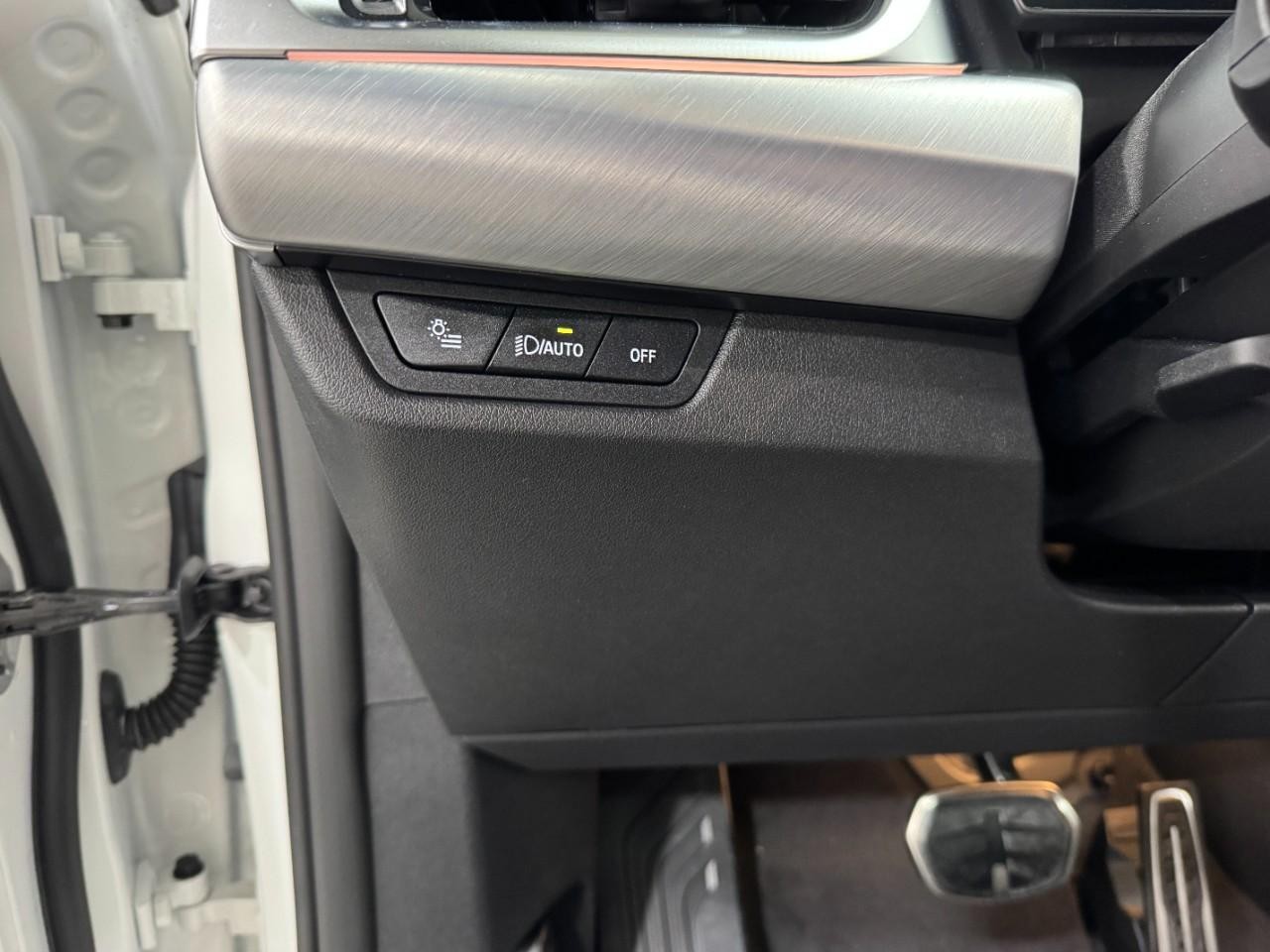 BMW X1 Vehicle Full-screen Gallery Image 28