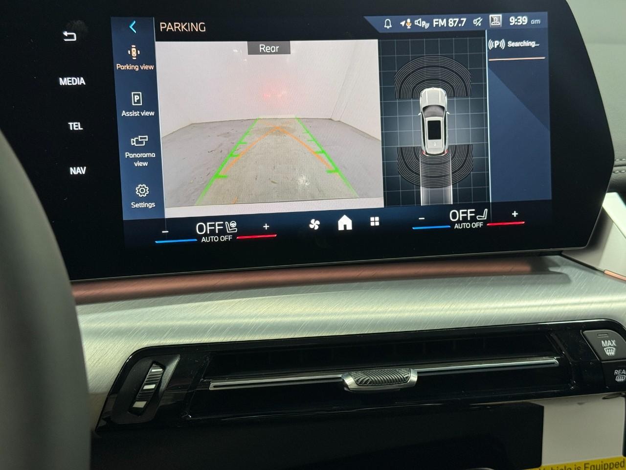 BMW X1 Vehicle Full-screen Gallery Image 32