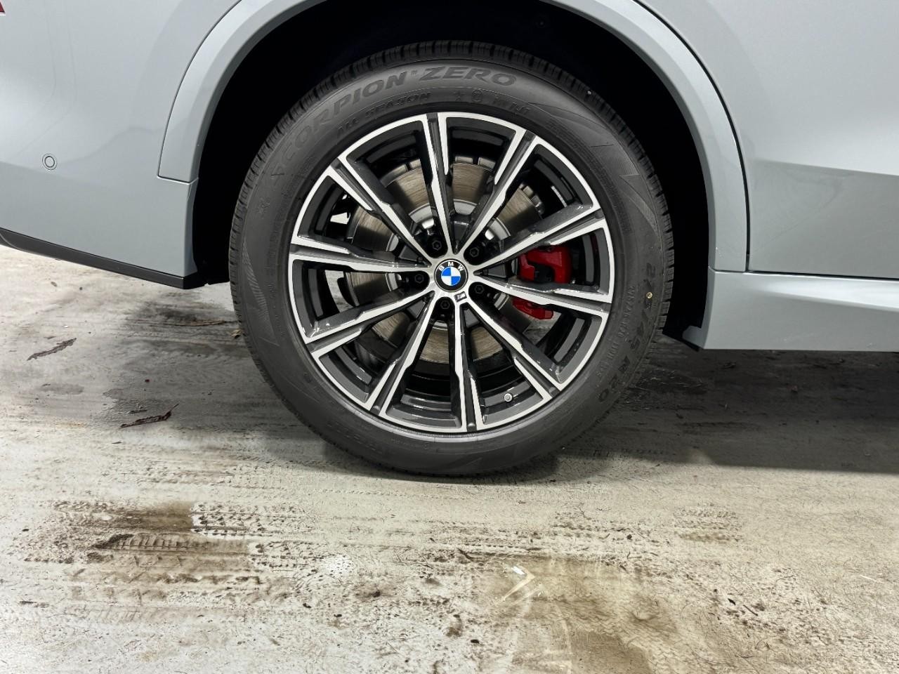 BMW X5 Vehicle Full-screen Gallery Image 5