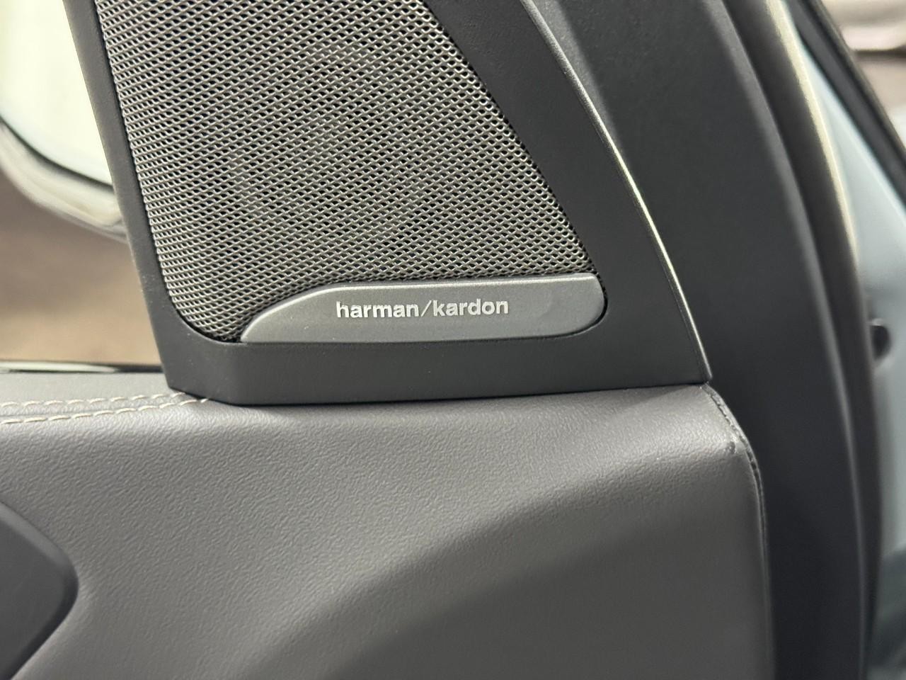 BMW X5 Vehicle Full-screen Gallery Image 23
