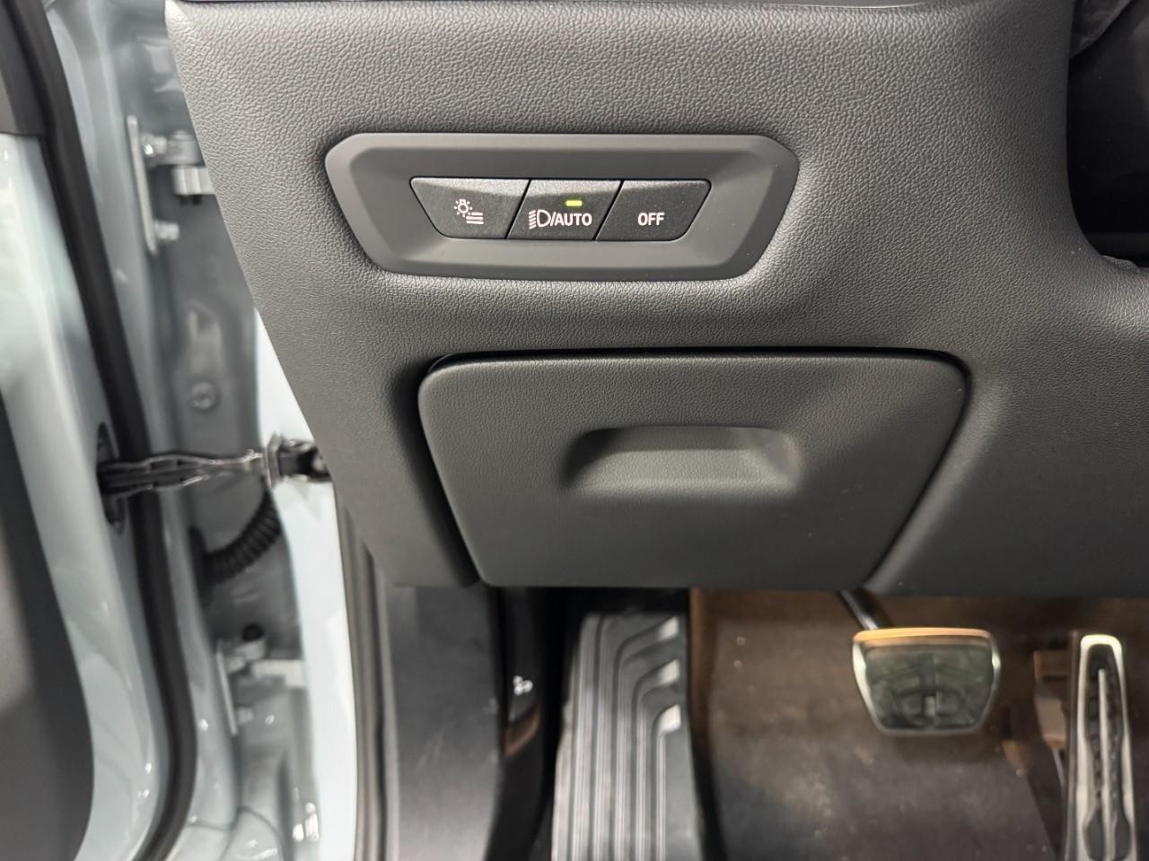 BMW X5 Vehicle Full-screen Gallery Image 31