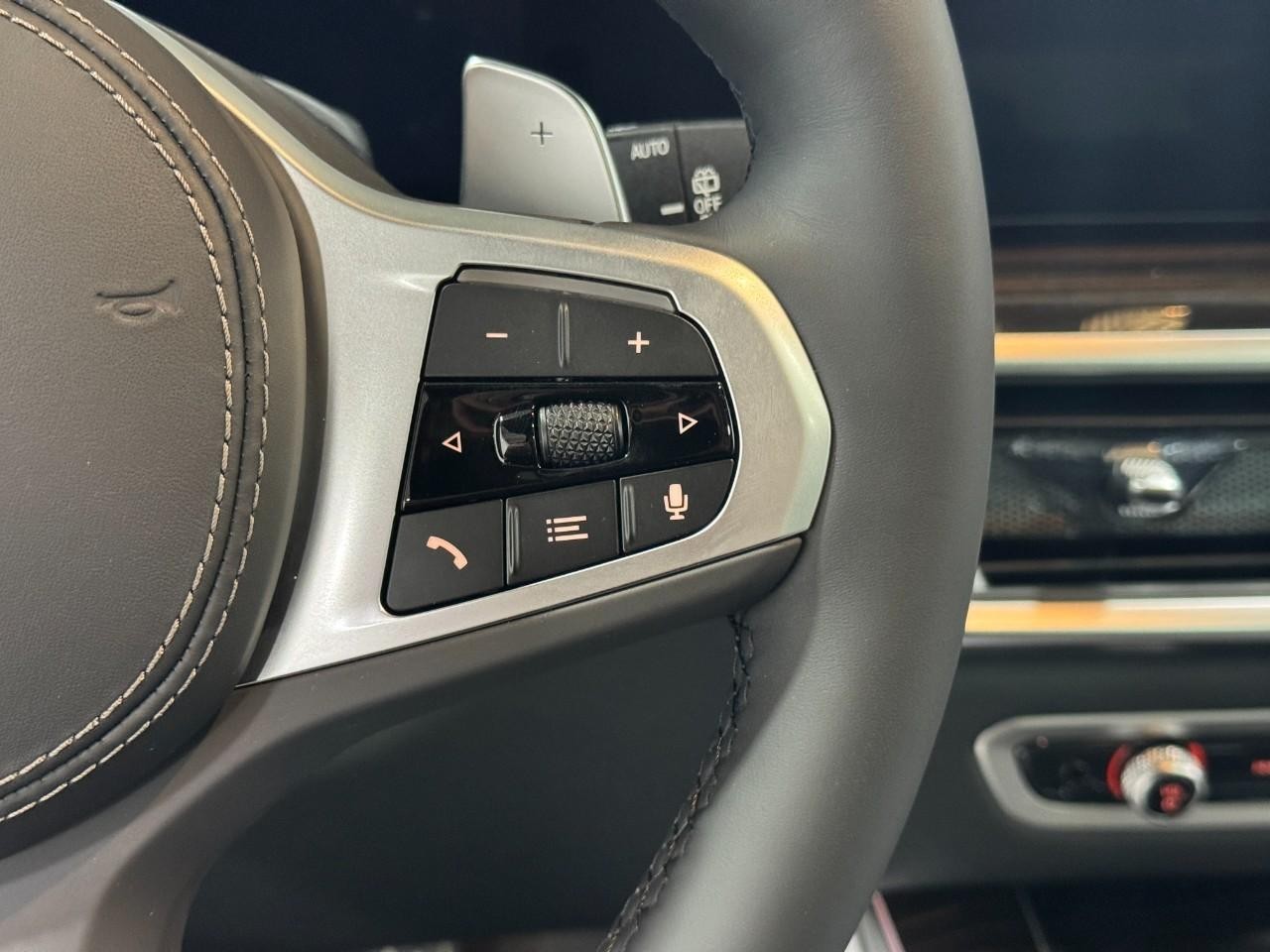 BMW X5 Vehicle Full-screen Gallery Image 33