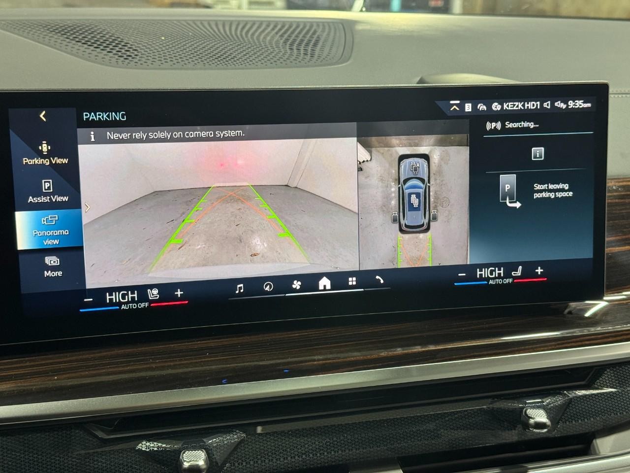 BMW X5 Vehicle Full-screen Gallery Image 35