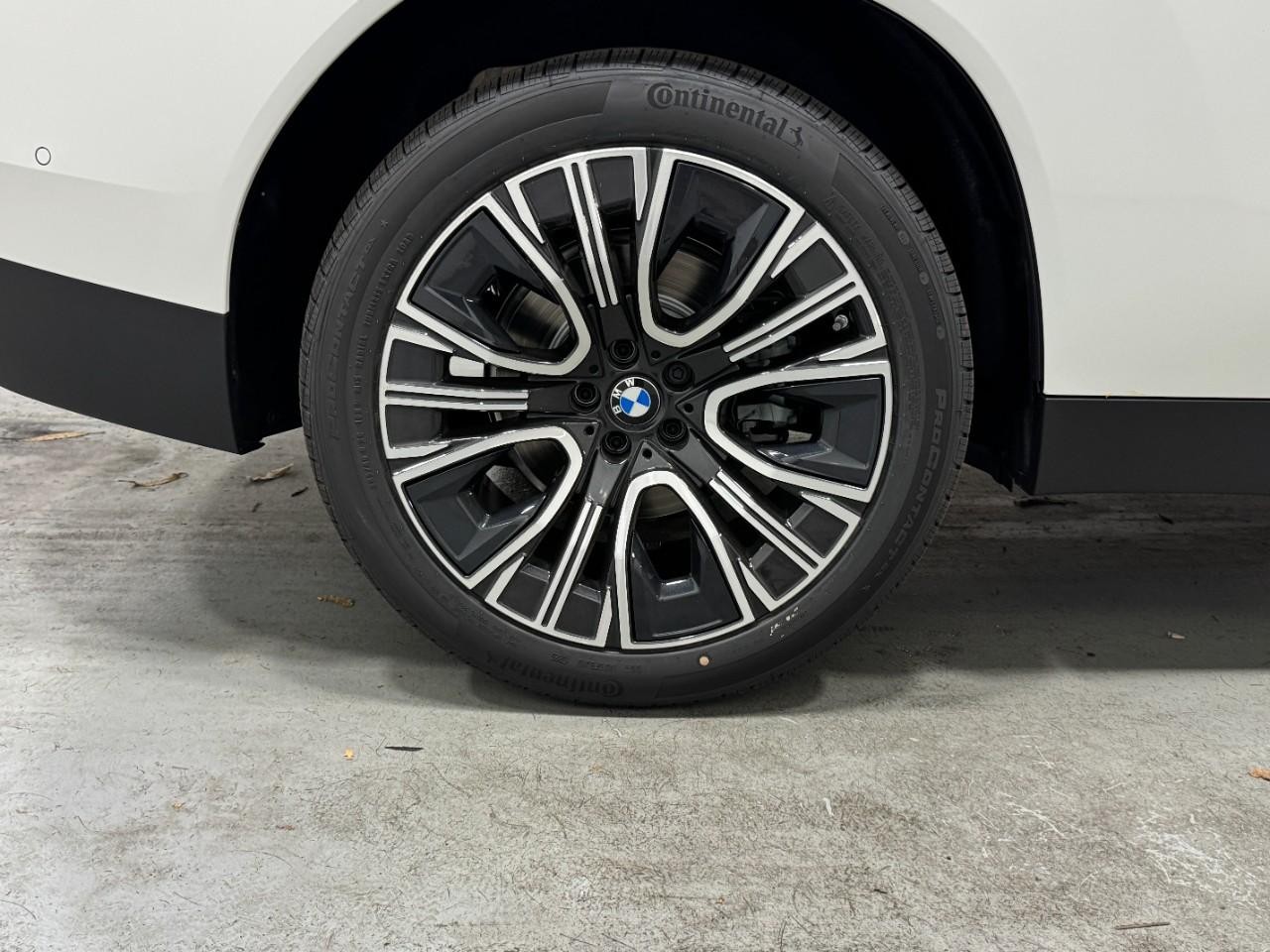 BMW X3 Vehicle Full-screen Gallery Image 5