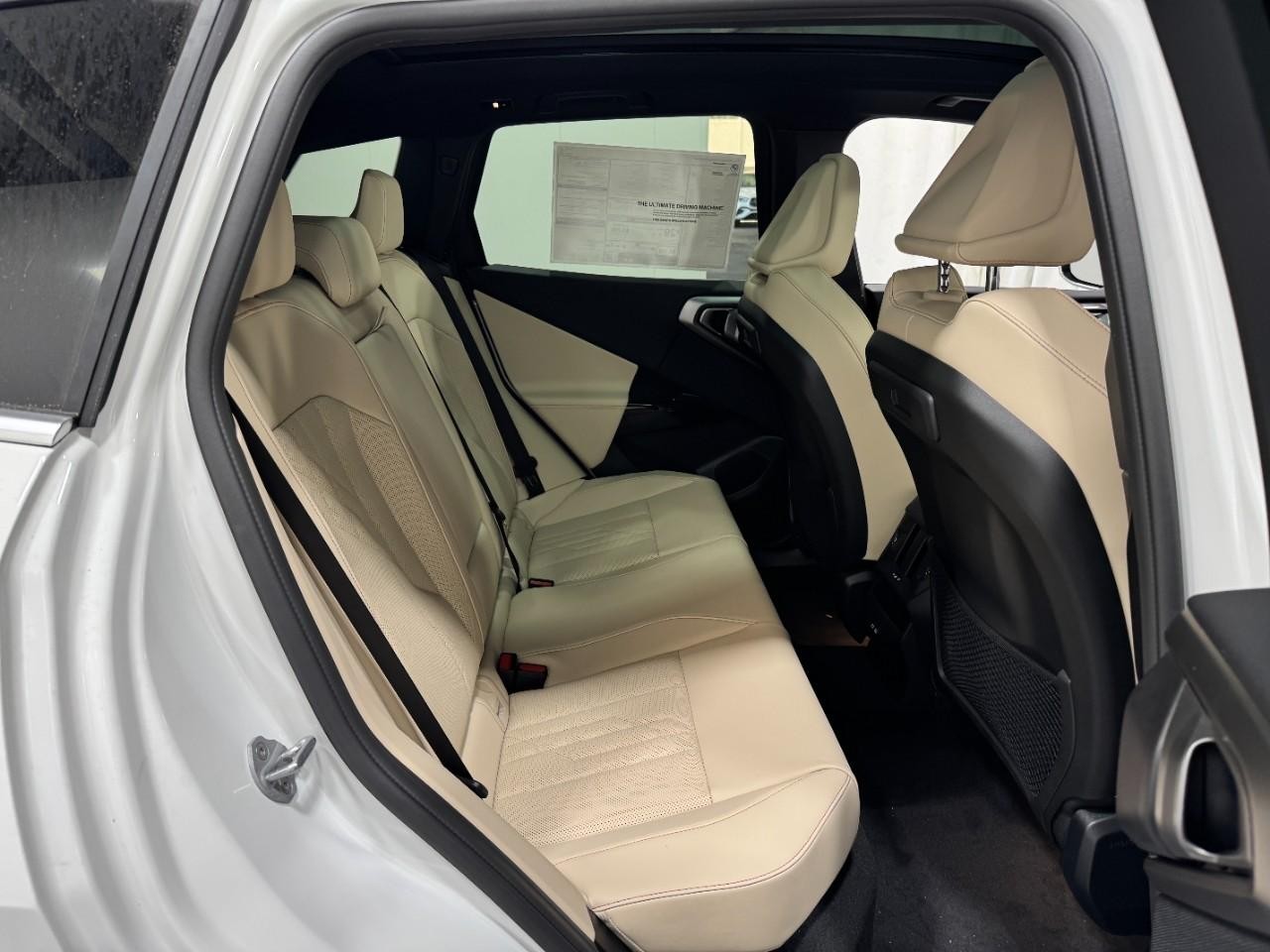 BMW X3 Vehicle Full-screen Gallery Image 10