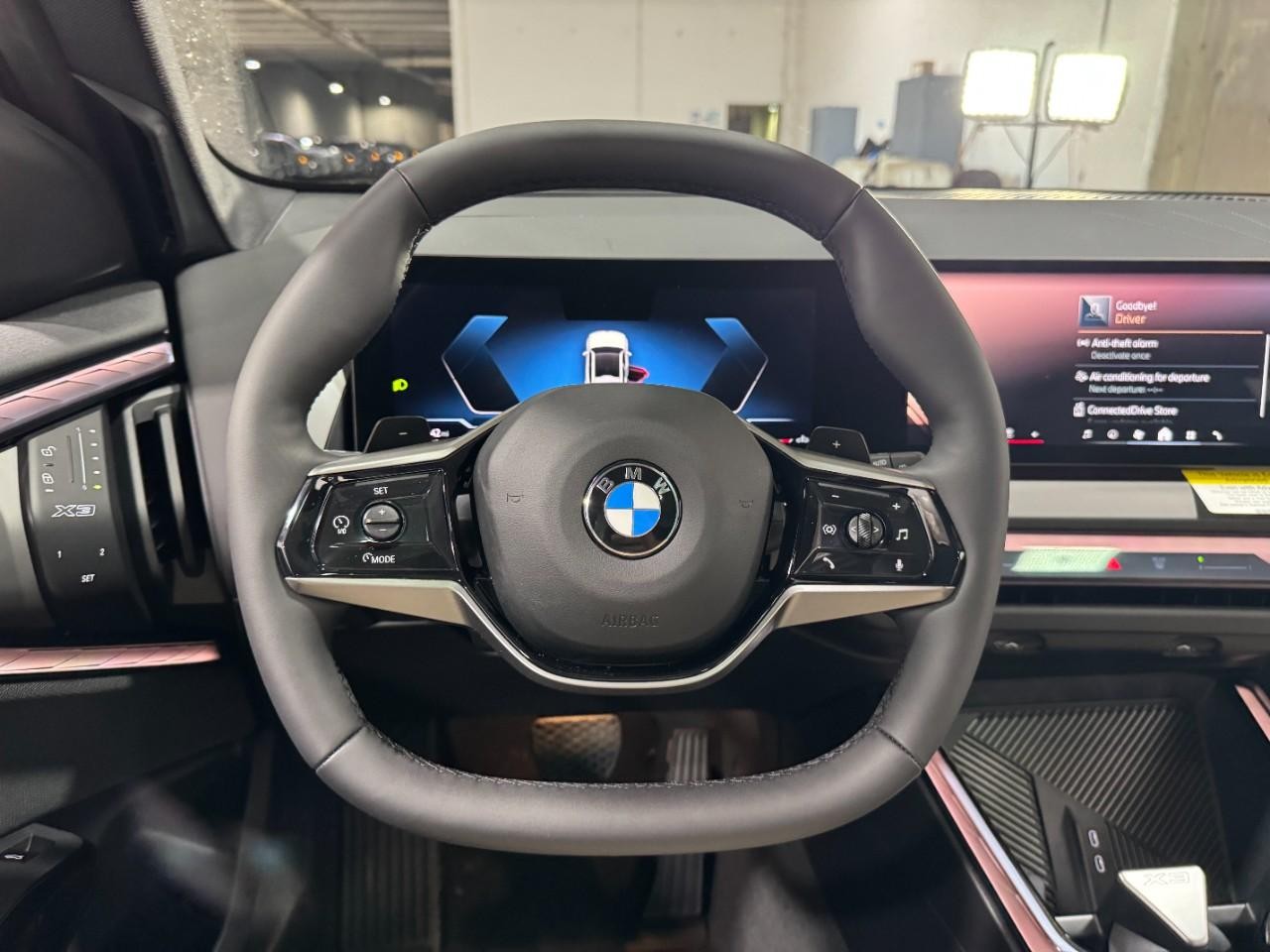 BMW X3 Vehicle Full-screen Gallery Image 13