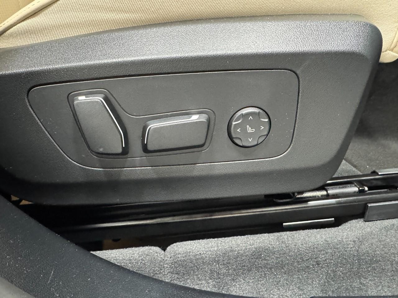 BMW X3 Vehicle Full-screen Gallery Image 19