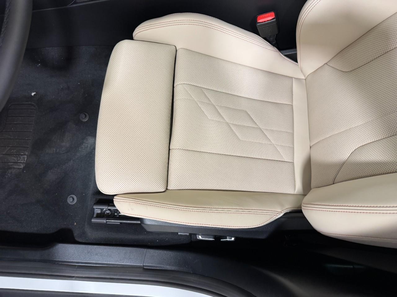 BMW X3 Vehicle Full-screen Gallery Image 25