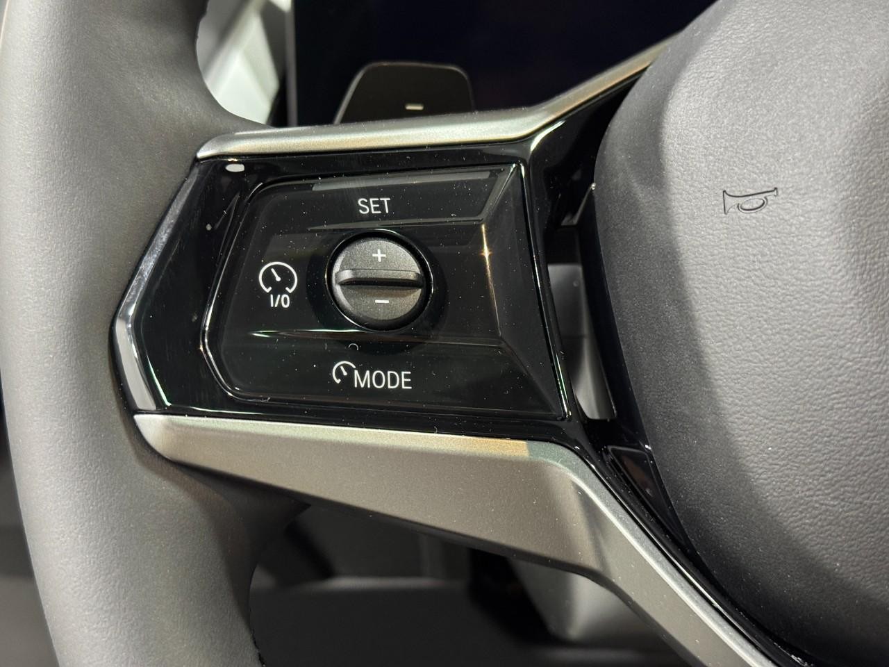 BMW X3 Vehicle Full-screen Gallery Image 27