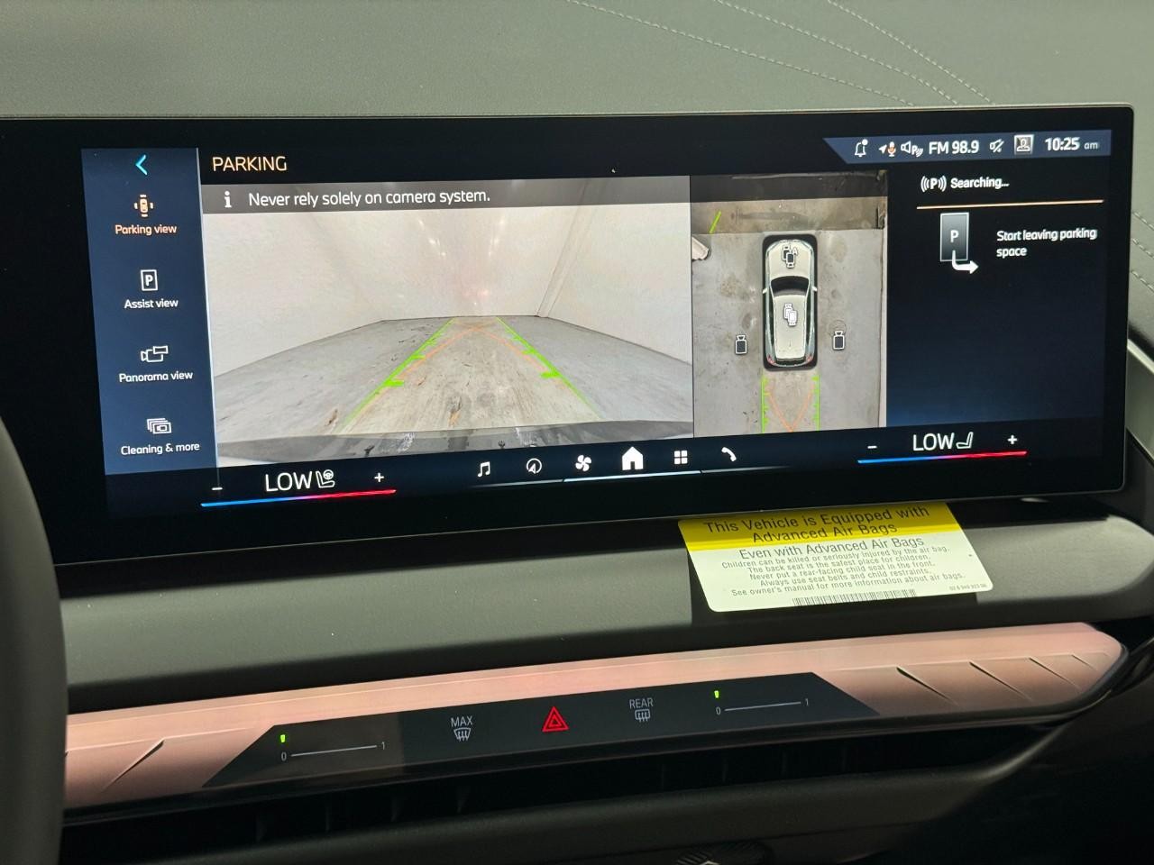 BMW X3 Vehicle Full-screen Gallery Image 30