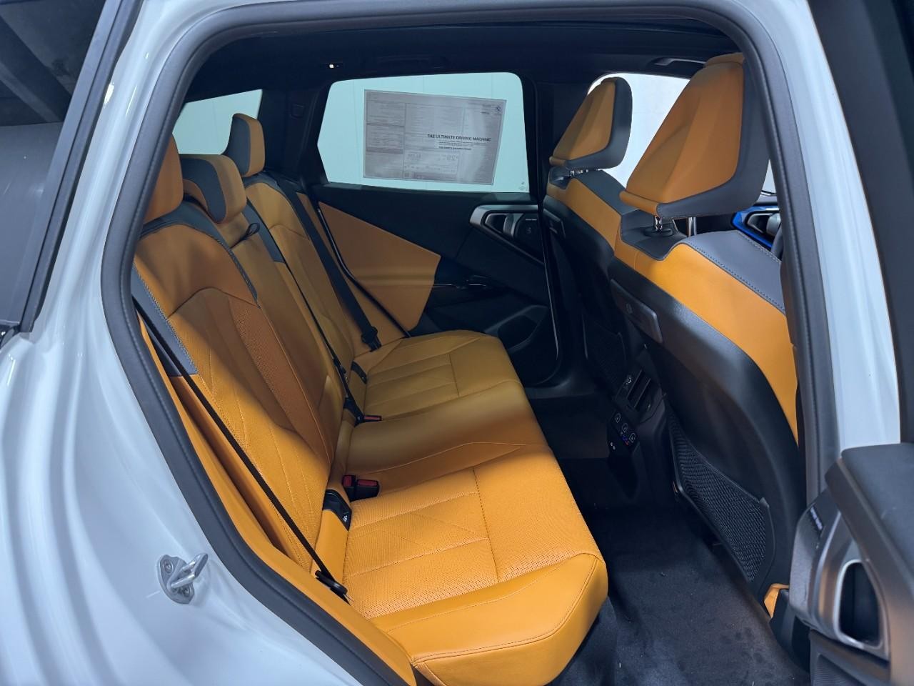 BMW X3 Vehicle Full-screen Gallery Image 10