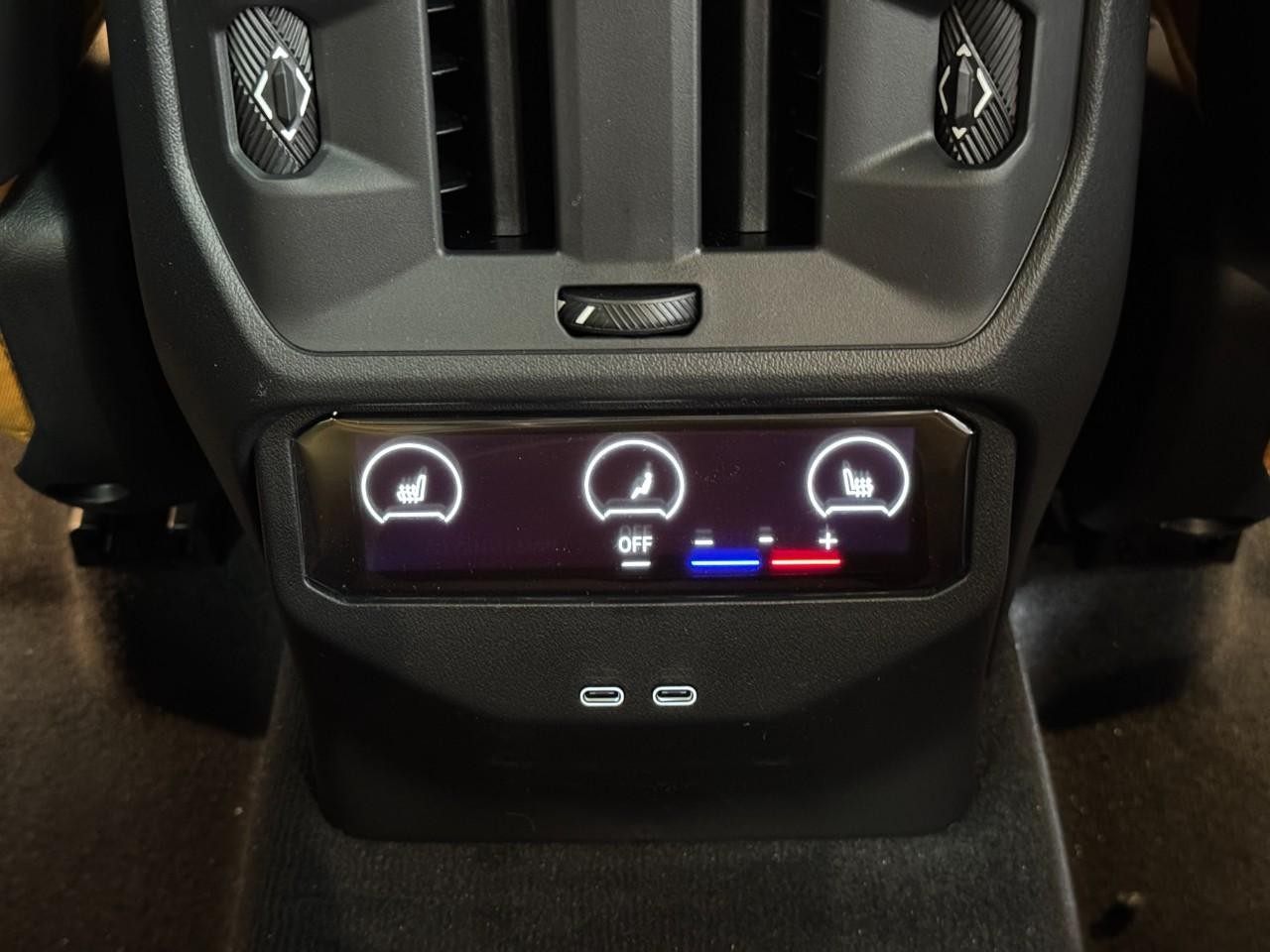 BMW X3 Vehicle Full-screen Gallery Image 11