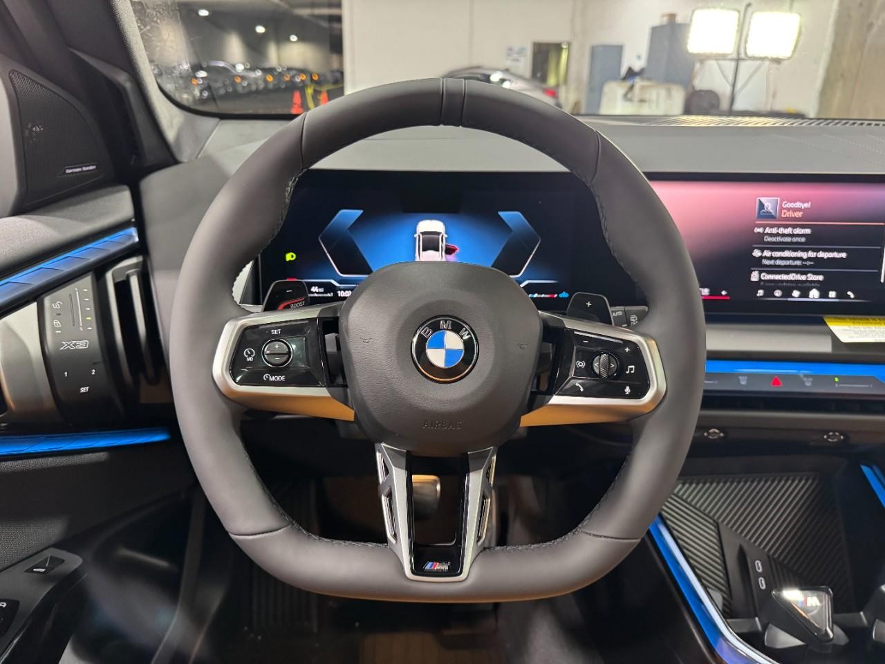 BMW X3 Vehicle Full-screen Gallery Image 14