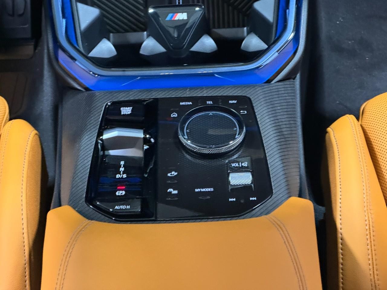 BMW X3 Vehicle Full-screen Gallery Image 16