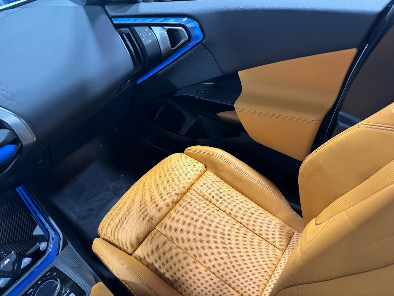 BMW X3 Vehicle Full-screen Gallery Image 17