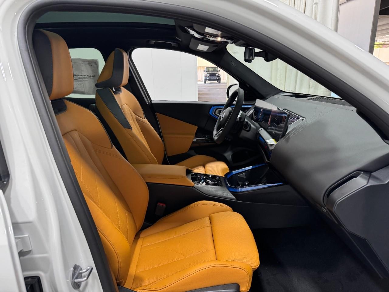 BMW X3 Vehicle Full-screen Gallery Image 18