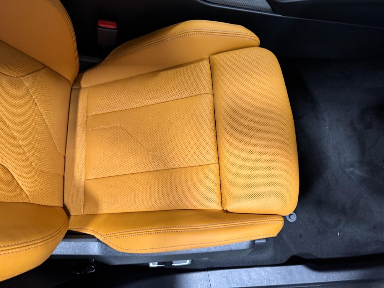 BMW X3 Vehicle Full-screen Gallery Image 19