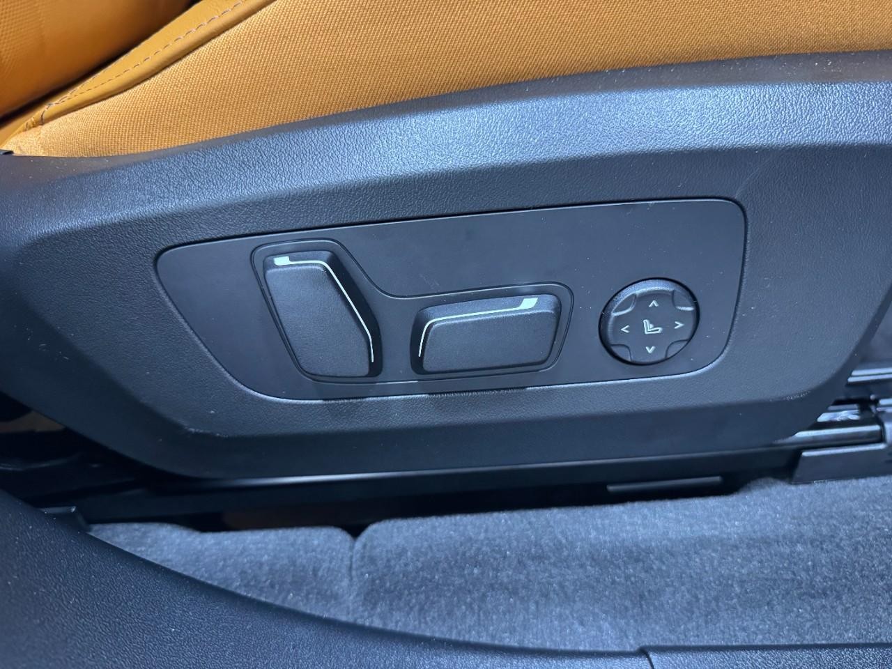 BMW X3 Vehicle Full-screen Gallery Image 20