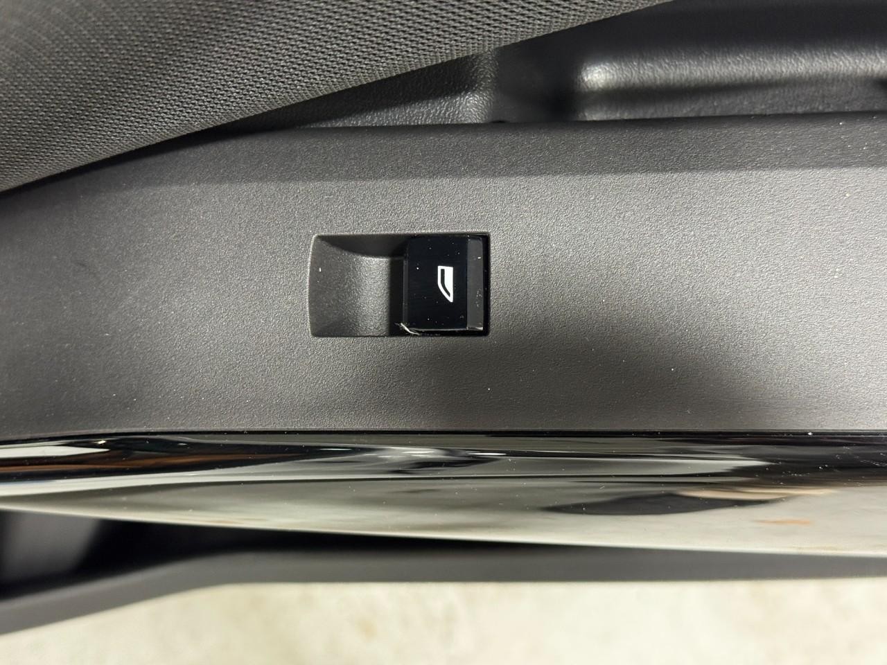 BMW X3 Vehicle Full-screen Gallery Image 22