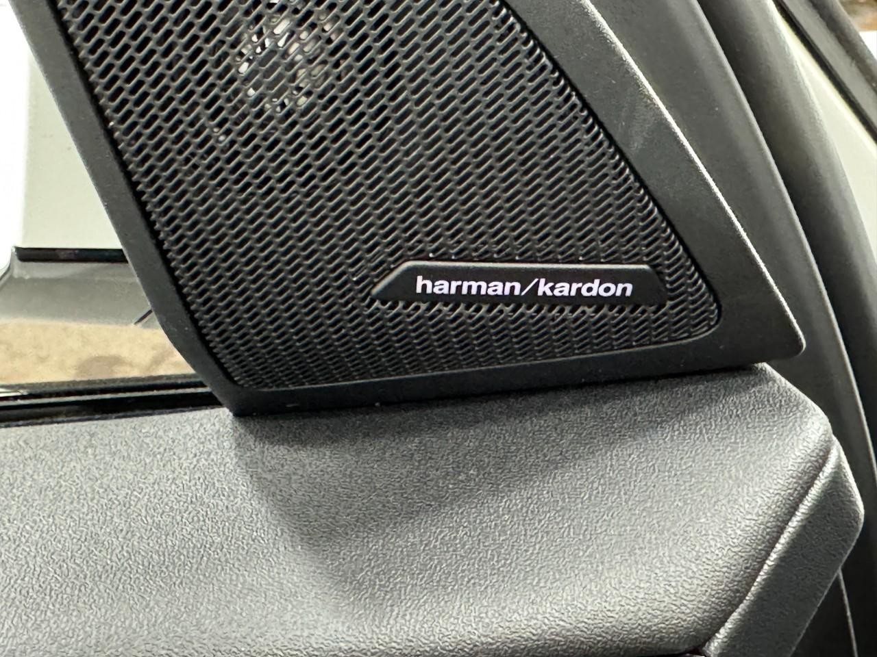 BMW X3 Vehicle Full-screen Gallery Image 23