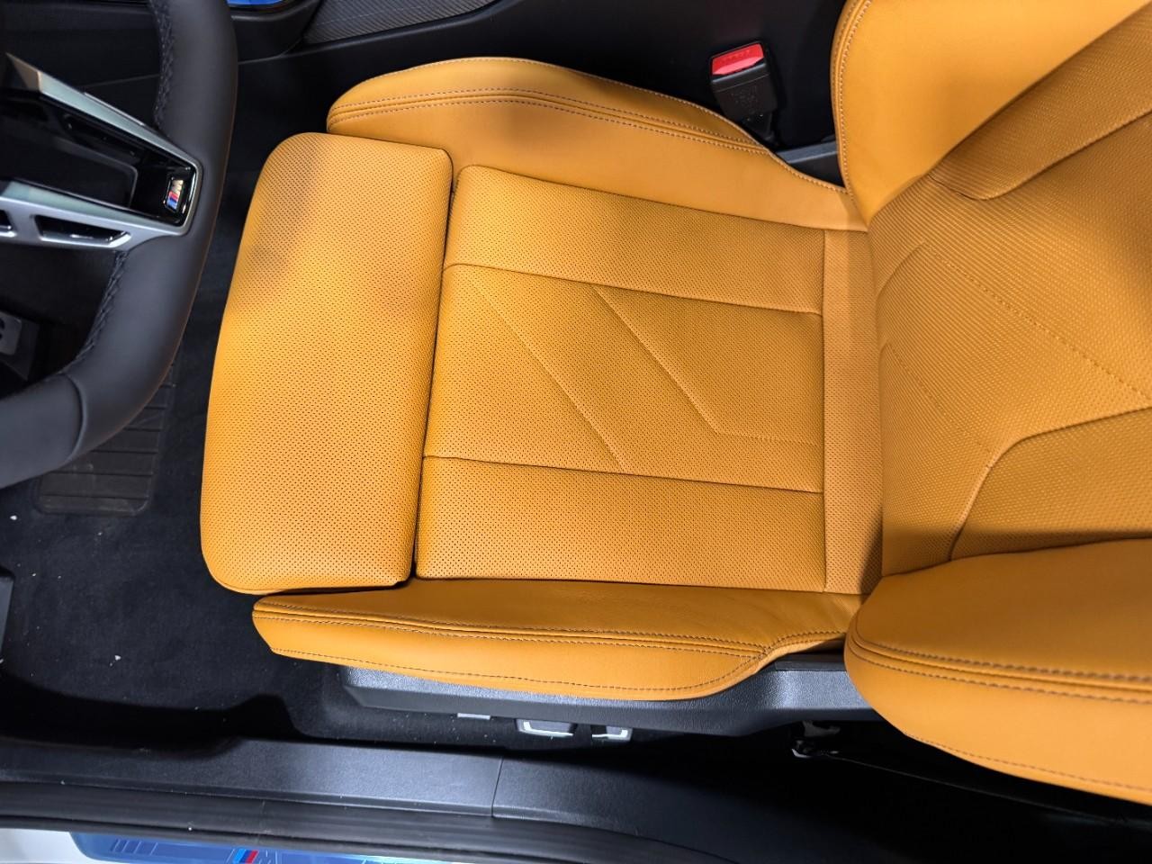 BMW X3 Vehicle Full-screen Gallery Image 27