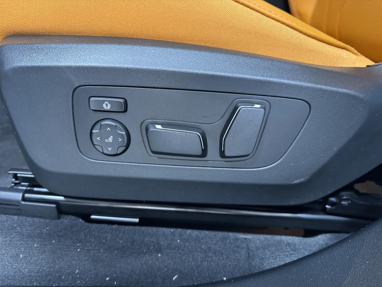 BMW X3 Vehicle Full-screen Gallery Image 28