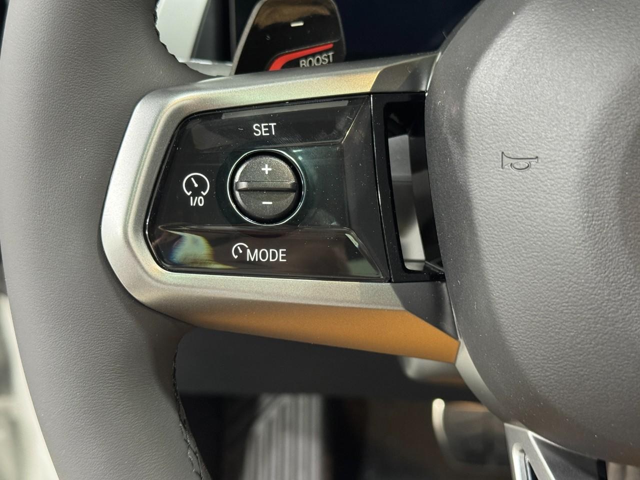 BMW X3 Vehicle Full-screen Gallery Image 29