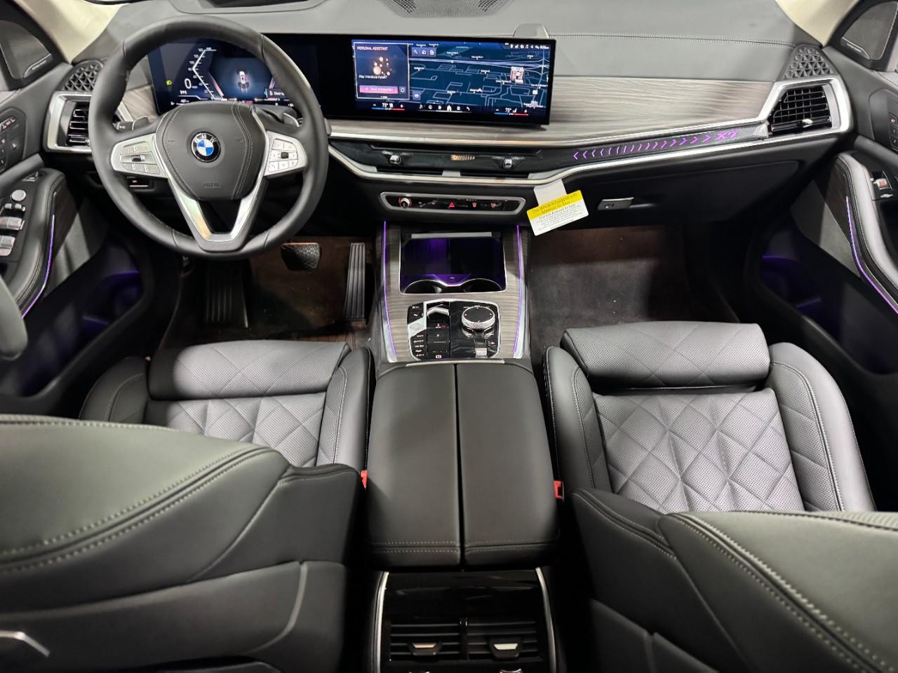 BMW X7 Vehicle Full-screen Gallery Image 15