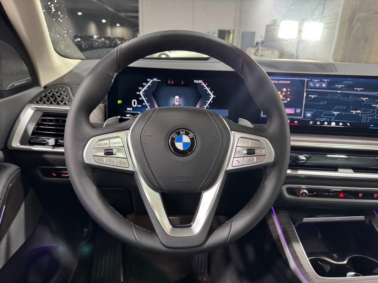 BMW X7 Vehicle Full-screen Gallery Image 16