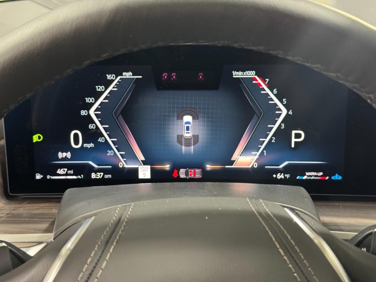 BMW X7 Vehicle Full-screen Gallery Image 35
